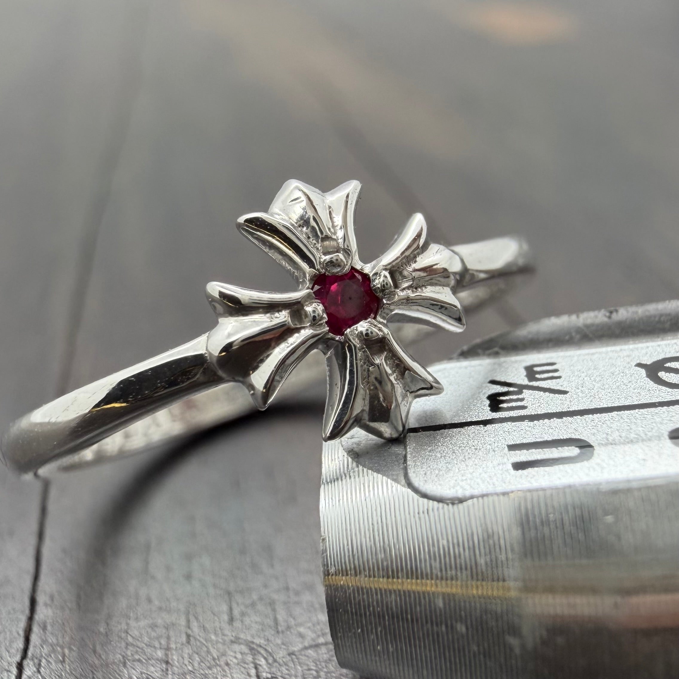18K White Gold Ring