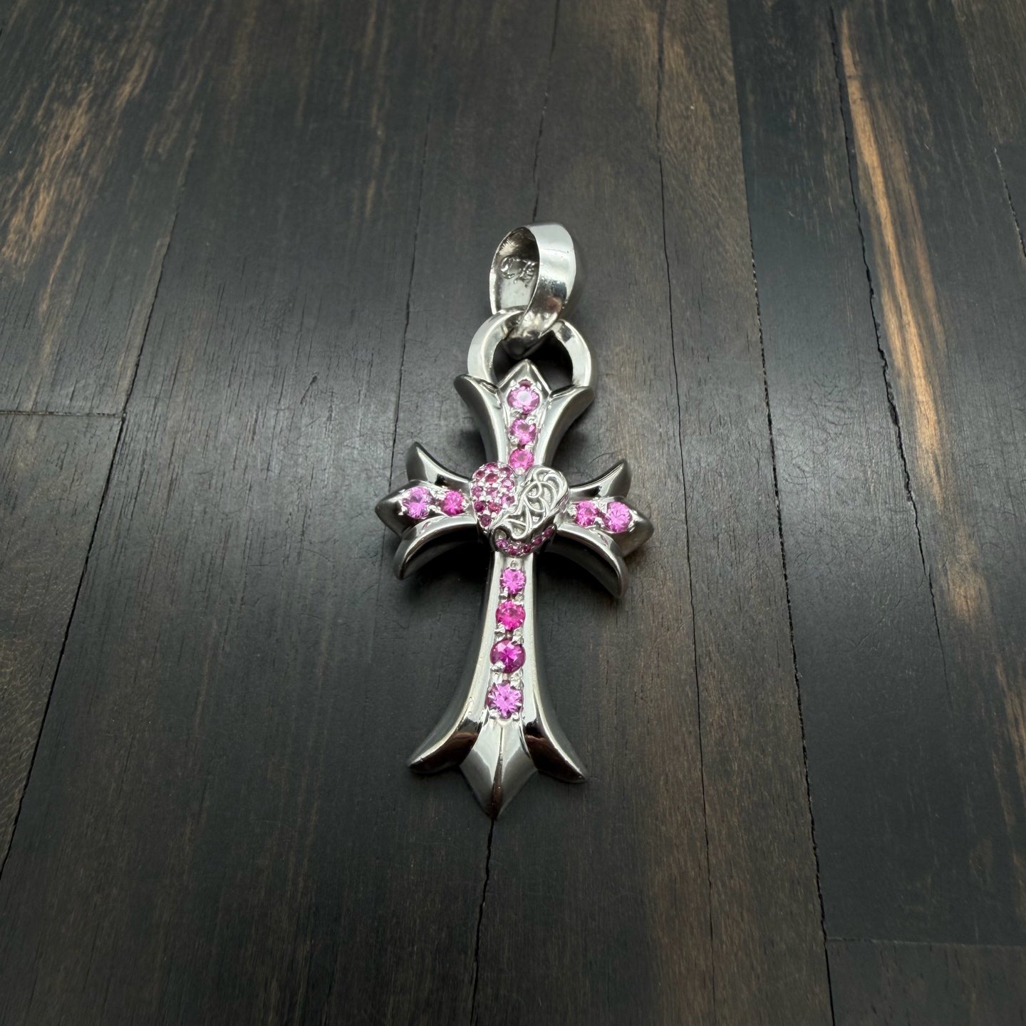 18K White Gold Vine Heart Medium Pendant
