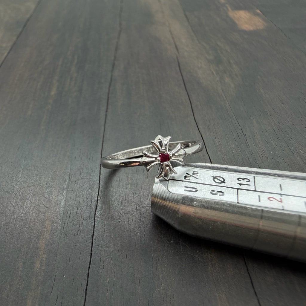 18K White Gold Ring