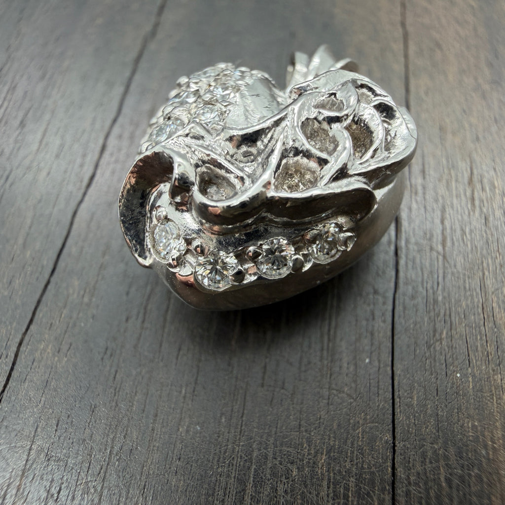 18K White Gold Vine Heart Pendant