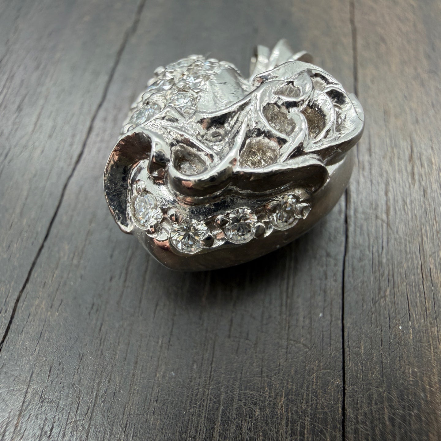 18K White Gold Vine Heart Pendant