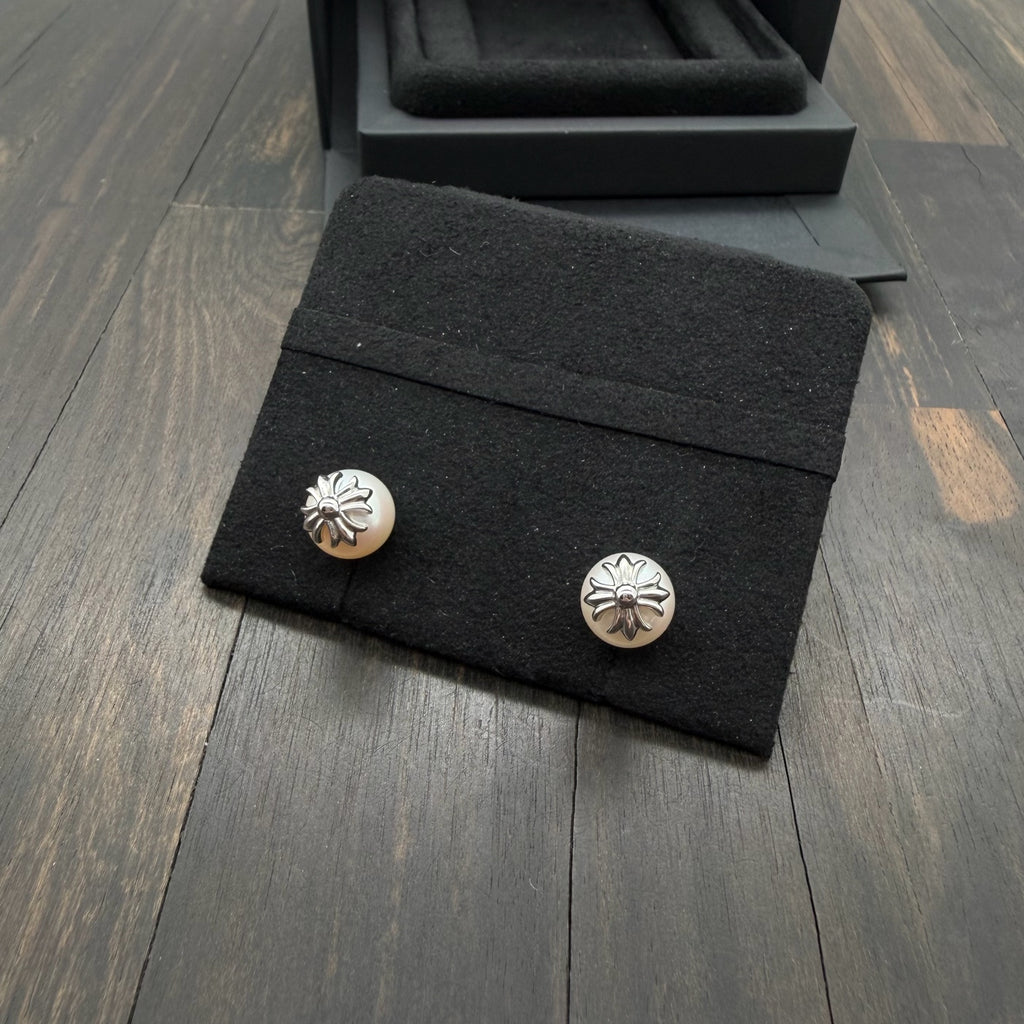 18K White Gold Pearl Stud Earring