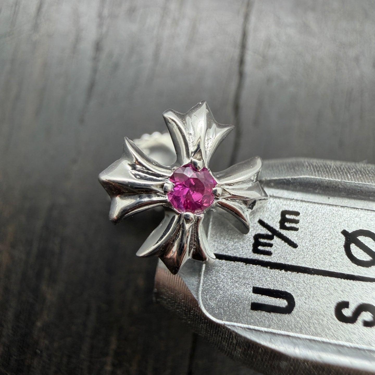 18K White Gold Stud Earring