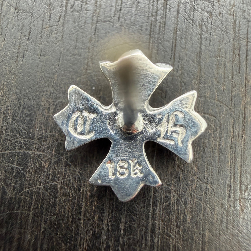 18K White Gold Green Diamond Stud Earring