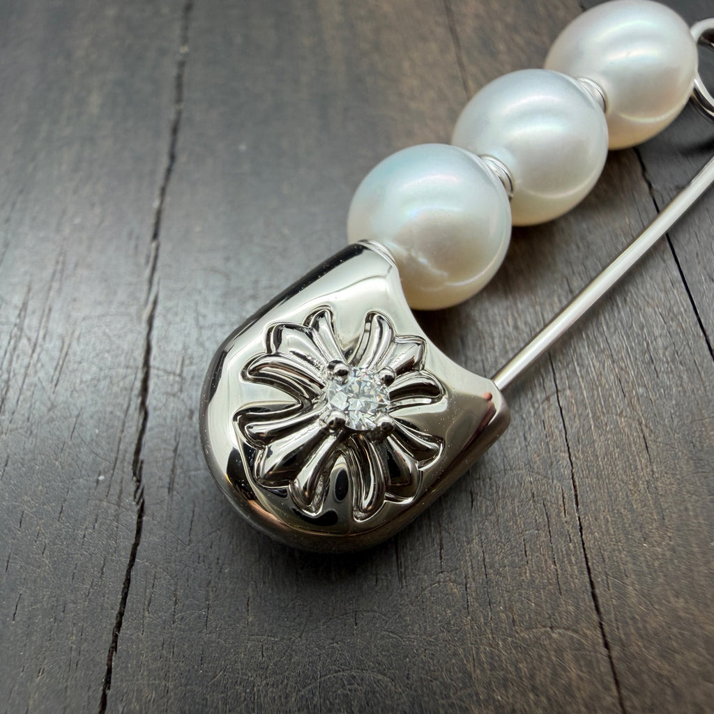 18K White Gold Safety Pin Pendant