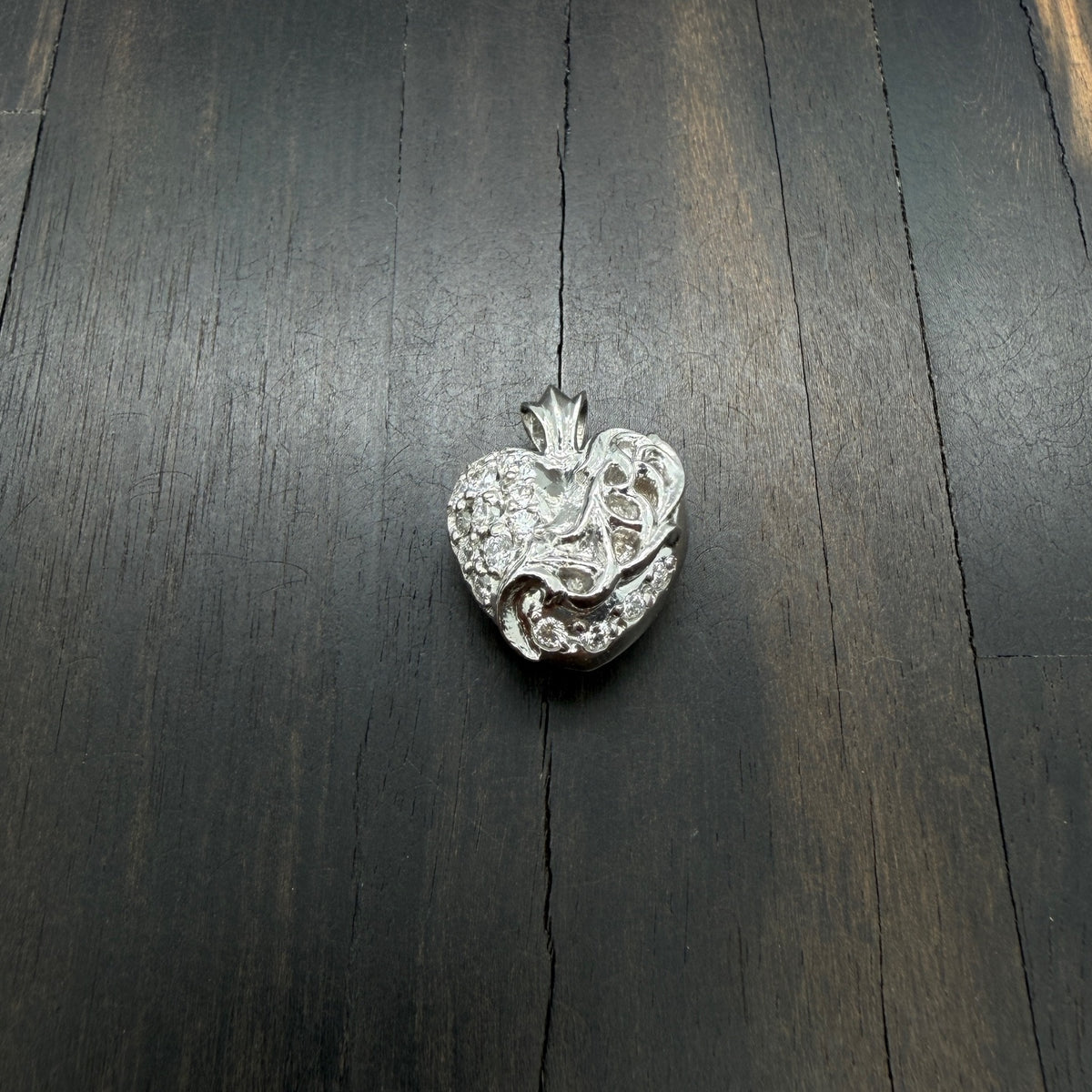 18K White Gold Vine Heart Pendant
