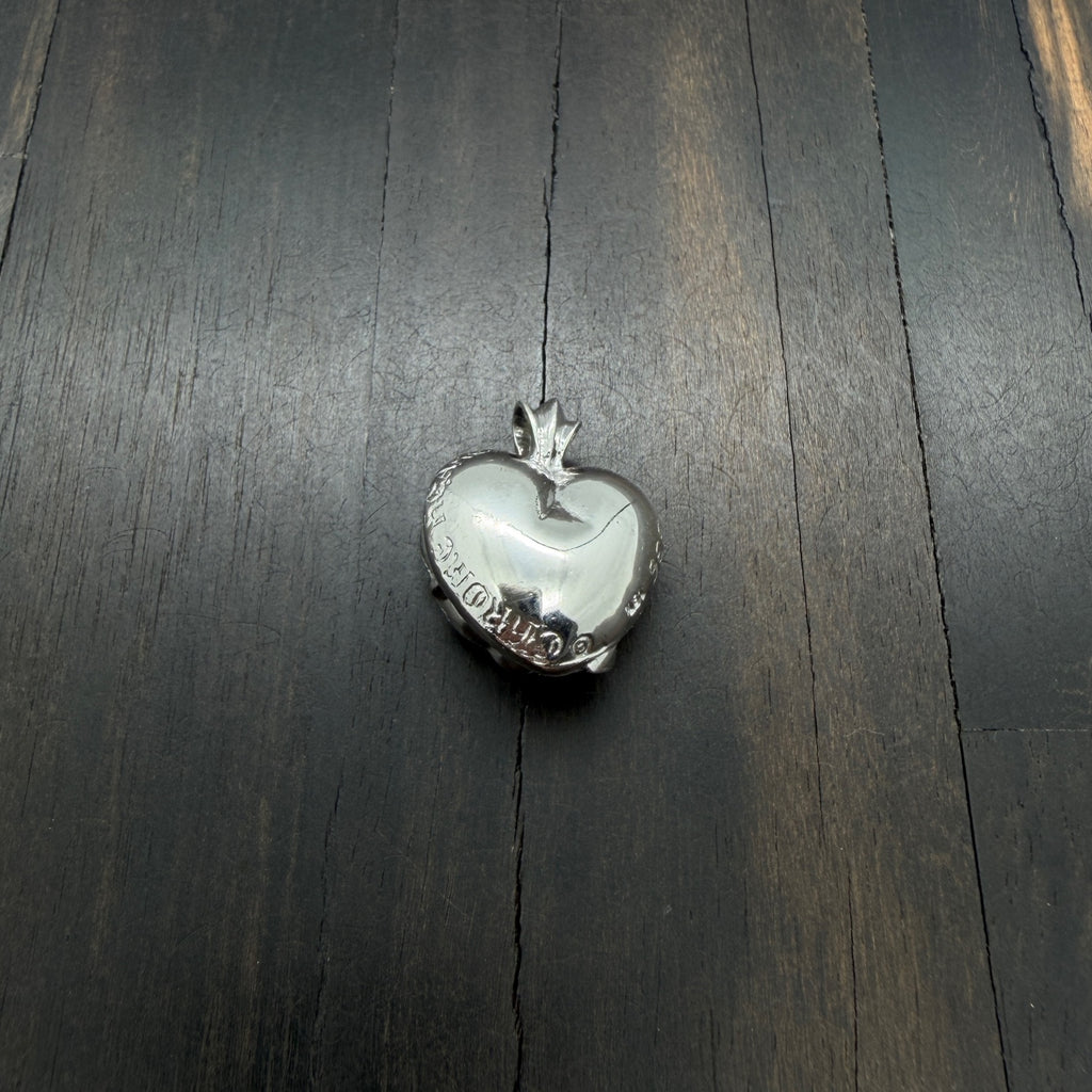18K White Gold Vine Heart Pendant