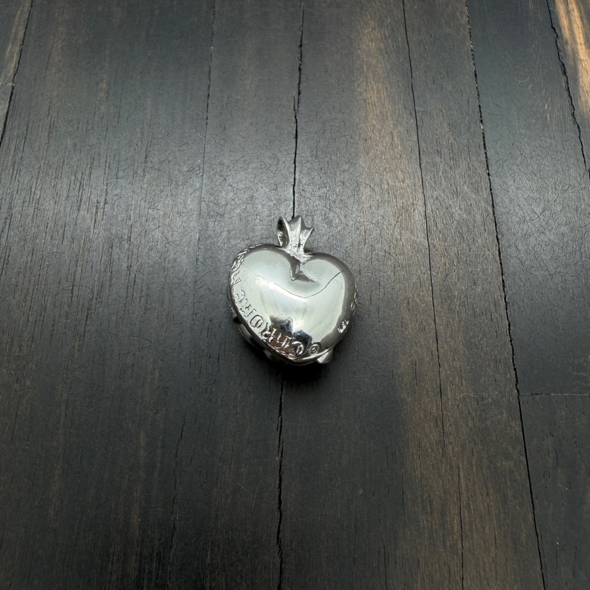 18K White Gold Vine Heart Pendant