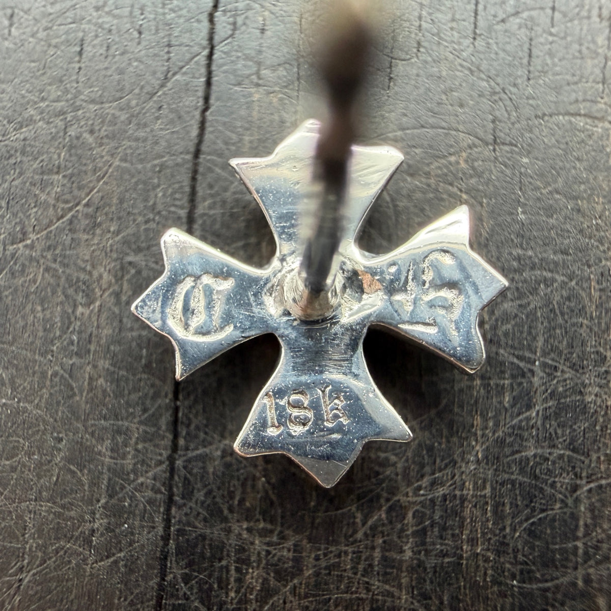 18K White Gold Stud Earring