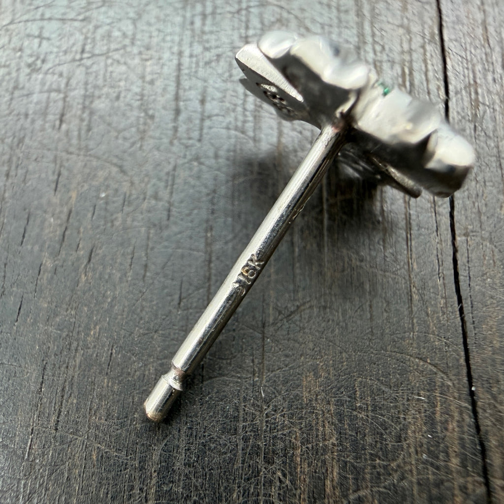 18K White Gold Green Diamond Stud Earring