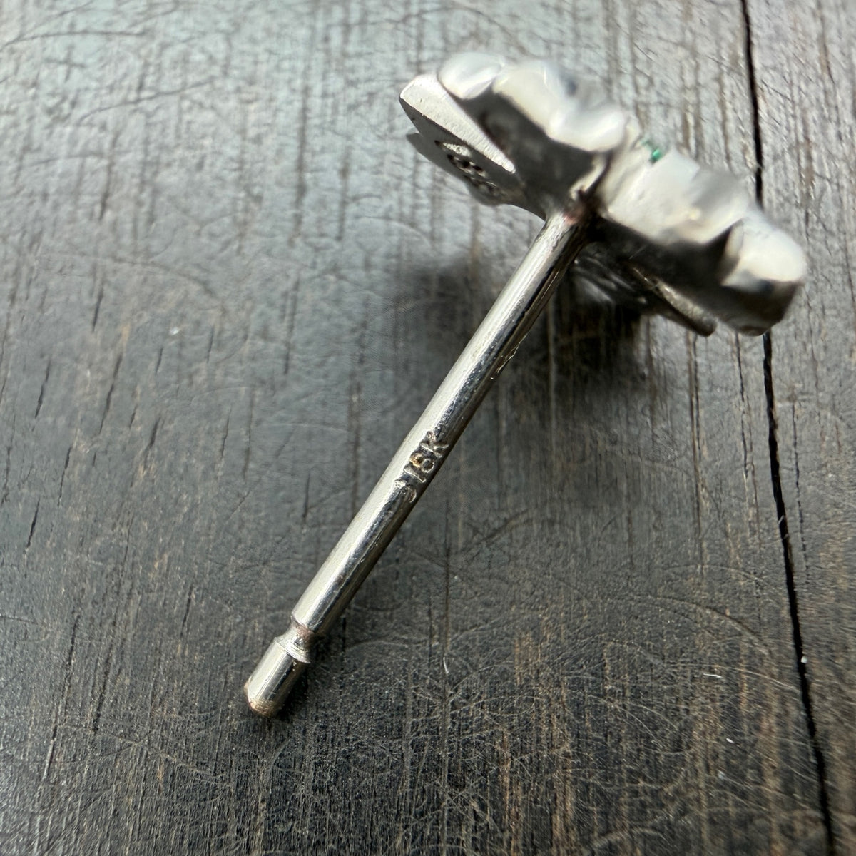 18K White Gold Green Diamond Stud Earring