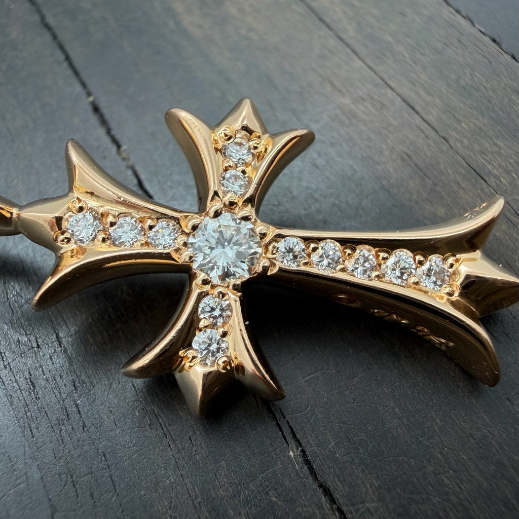 22K Gold White Diamond Pendant