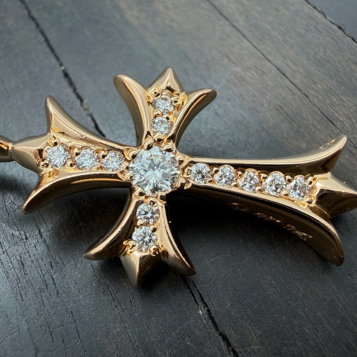 22K Gold White Diamond Pendant