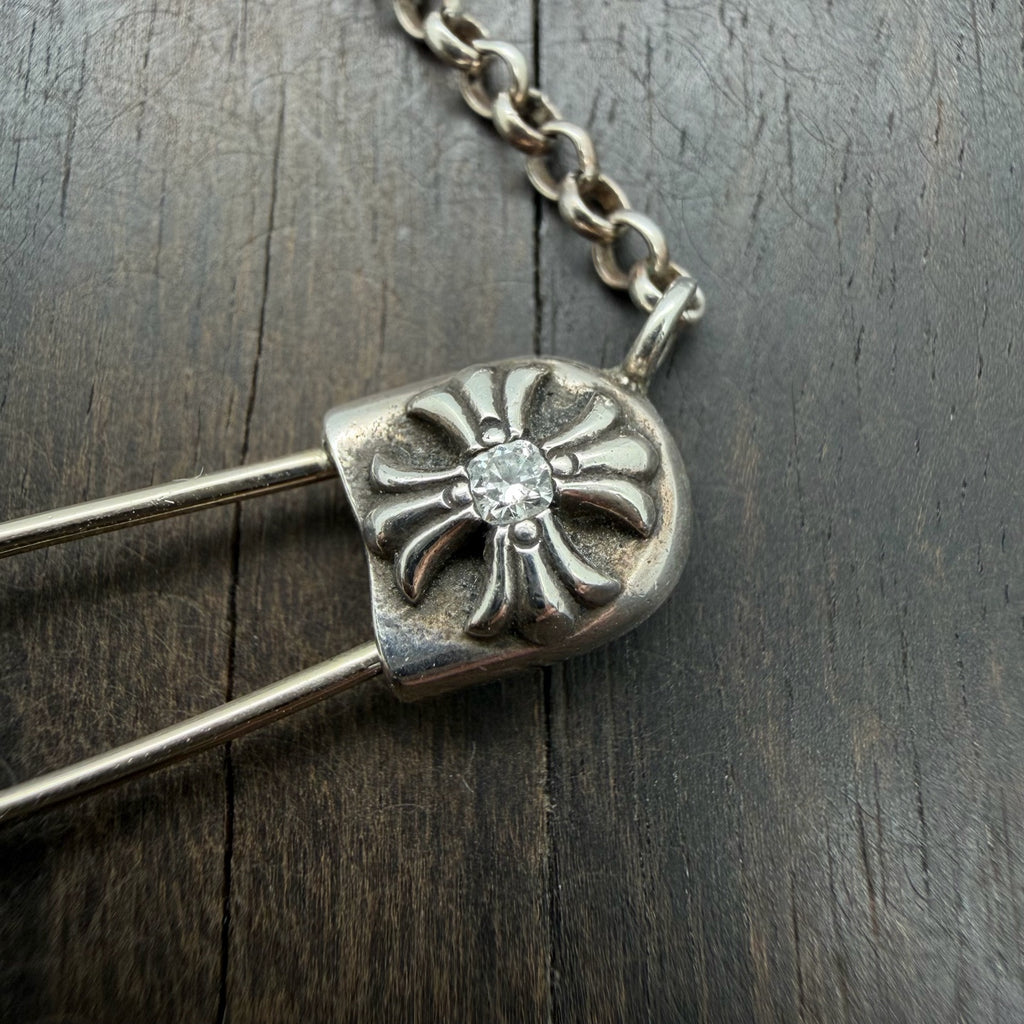 Safety Pin Integrated Necklace