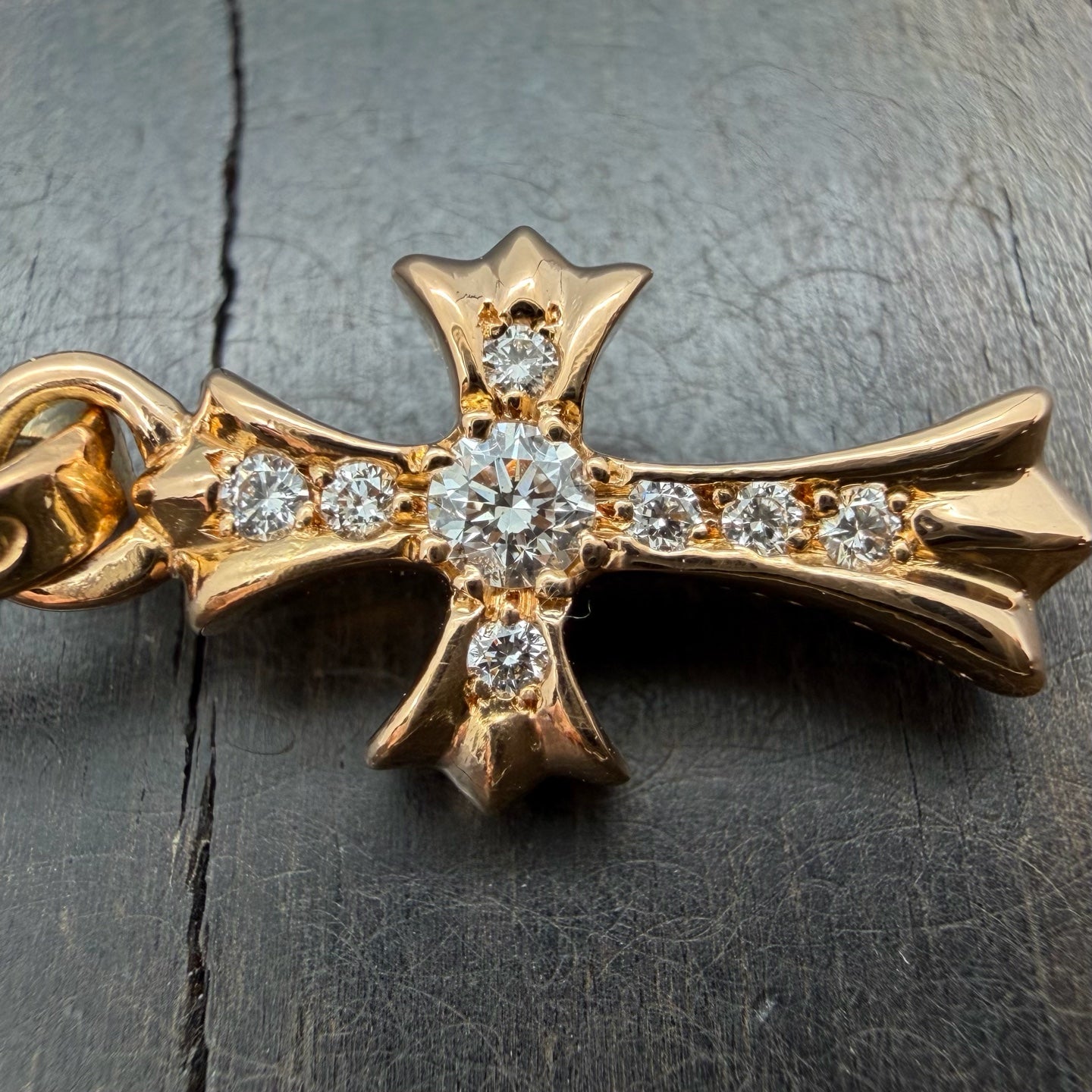 22K Gold White Diamond Pendant