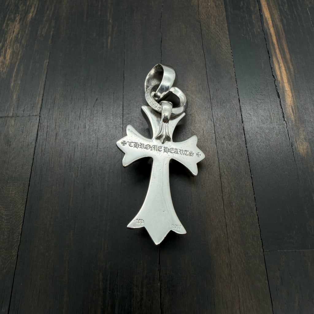 18K White Gold Vine Heart Medium Pendant