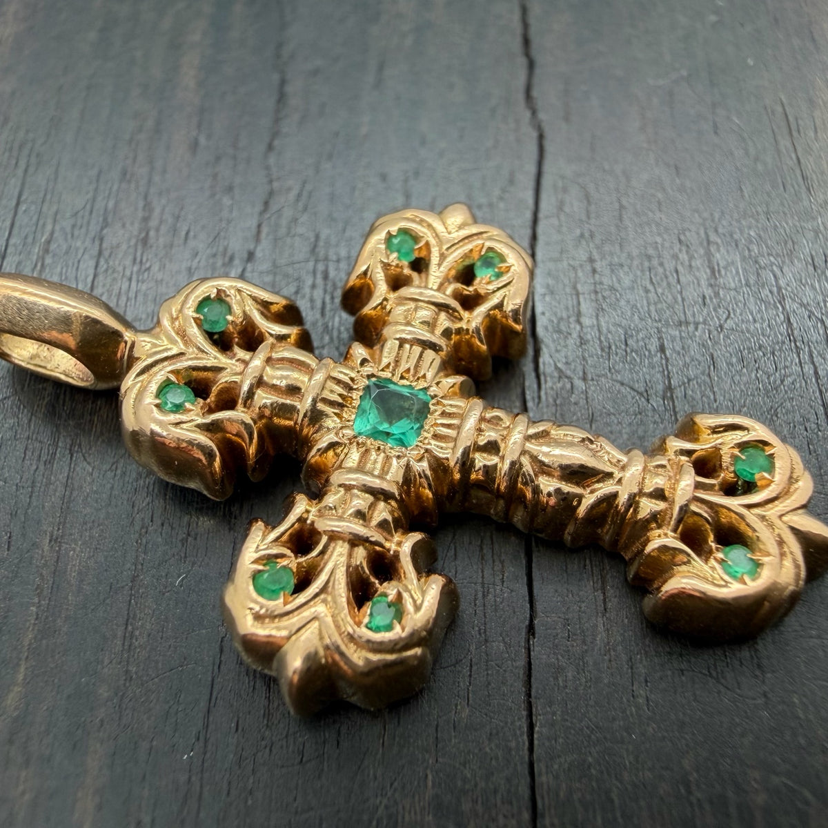 22K Gold Green Diamond Pendant