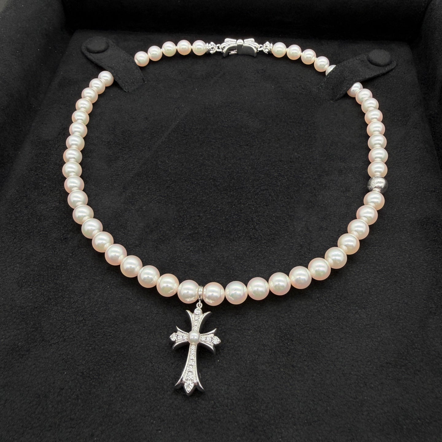 18K White Gold Pearl Necklace