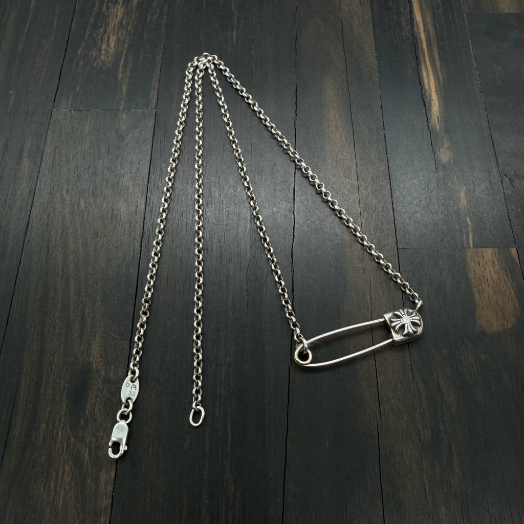 Safety Pin Integrated Necklace