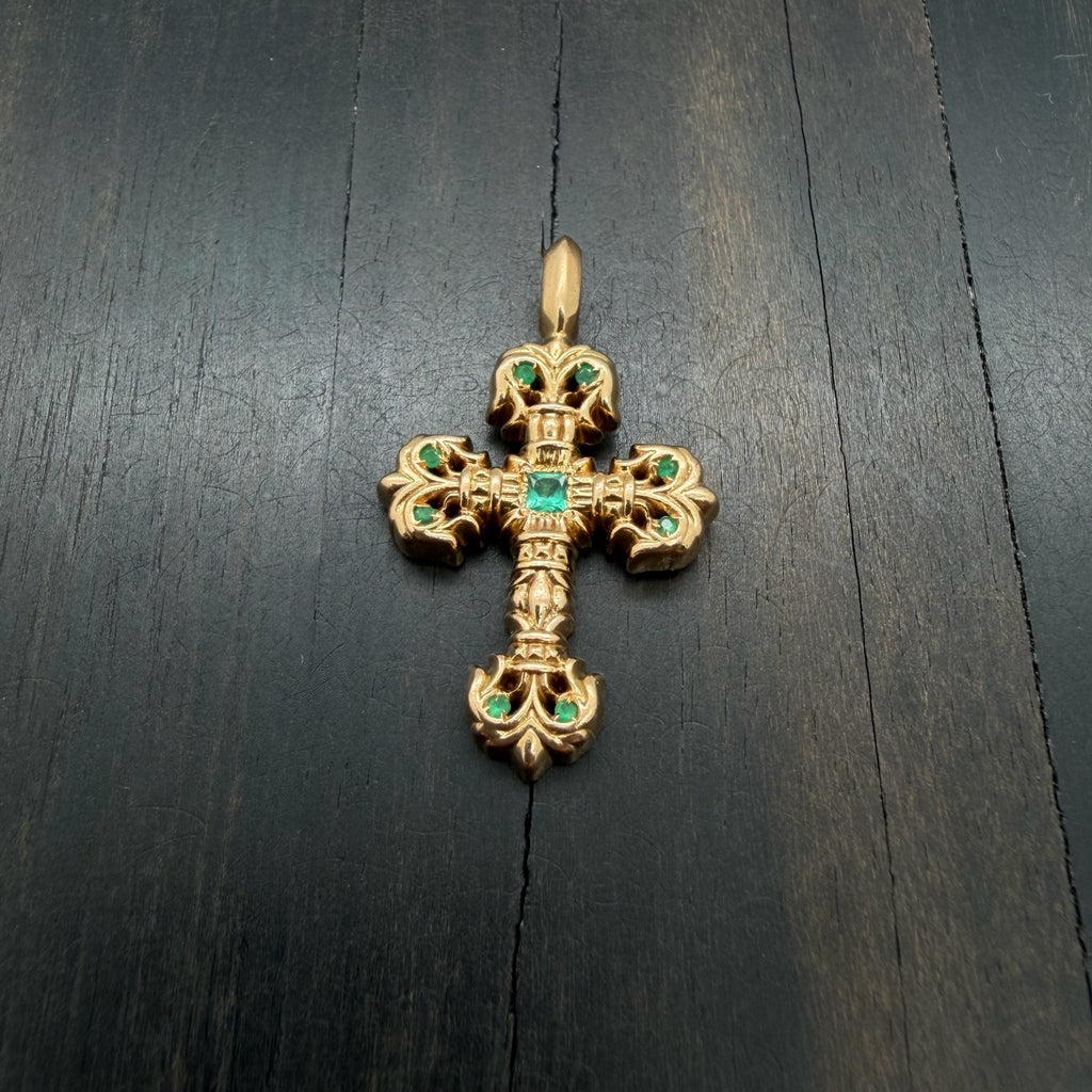 22K Gold Green Diamond Pendant