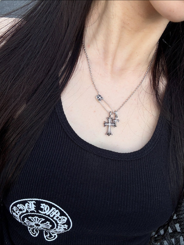 Safety Pin Integrated Necklace