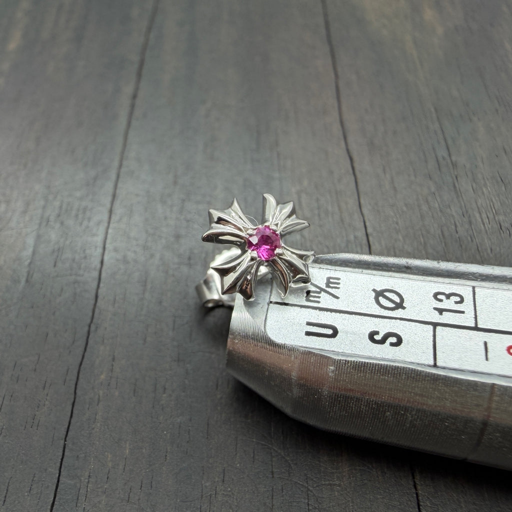 18K White Gold Stud Earring