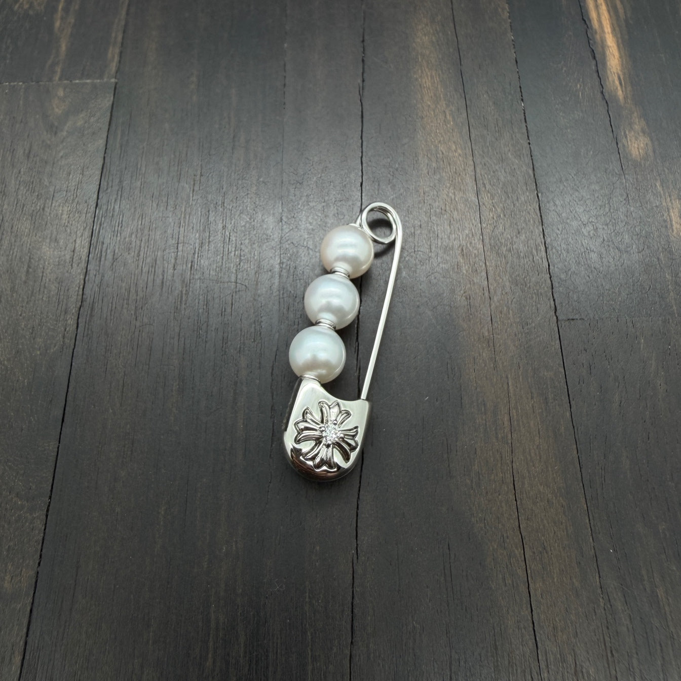18K White Gold Safety Pin Pendant